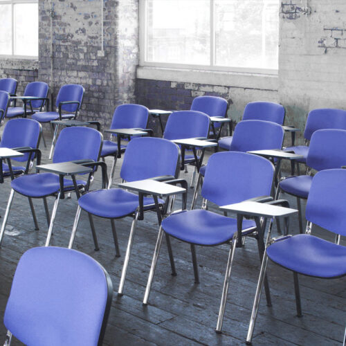 Meeting chairs with writing tablet in blue fabric and with chrome legs